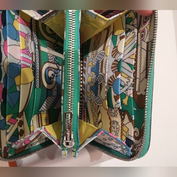 *like new* Hermes Silkin Compact wallet (in very jade color) - Picture 7 of 8